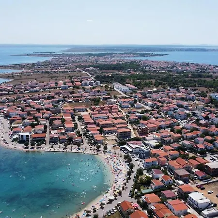 Apartment New Vir, 200m From Beach