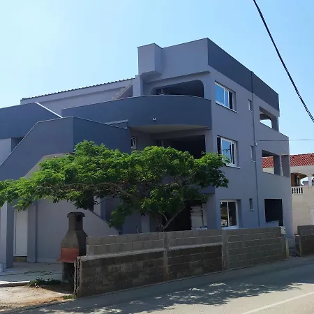 New Vir, 200m From Beach Apartment